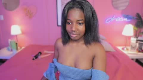 Snapshot of annia_dh chatting on 09.26.25 annia online show from 09.26.25