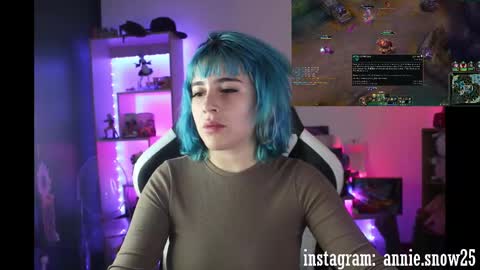Snapshot of annie_snow_ chatting on 01.10.25 JEANNE no olvides seguirme dont forget follow me  uu online show from 01.10.25
