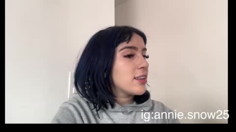 Snapshot of annie_snow_ chatting on 02.12.25 JEANNE no olvides seguirme dont forget follow me  uu online show from 02.12.25