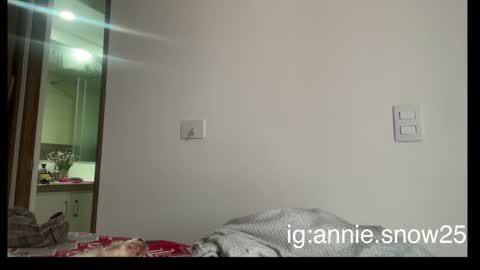 Snapshot of annie_snow_ chatting on 02.13.25 JEANNE no olvides seguirme dont forget follow me  uu online show from 02.13.25