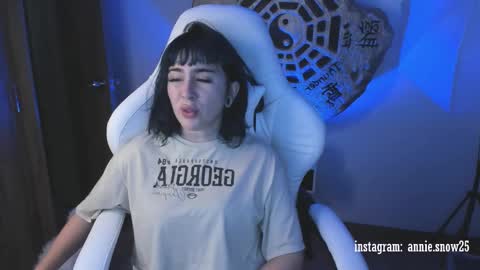 Snapshot of annie_snow_ chatting on 02.16.25 JEANNE no olvides seguirme dont forget follow me  uu online show from 02.16.25