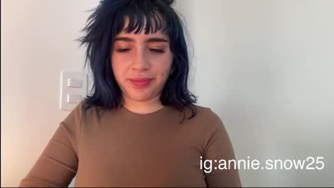 Snapshot of annie_snow_ chatting on 02.28.25 JEANNE no olvides seguirme dont forget follow me  uu online show from 02.28.25