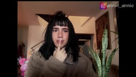 Snapshot of annie_snow_ chatting on 09.23.25 JEANNE no olvides seguirme dont forget follow me  uu online show from 09.23.25
