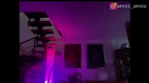 Snapshot of annie_snow_ chatting on 09.29.25 JEANNE no olvides seguirme dont forget follow me  uu online show from 09.29.25