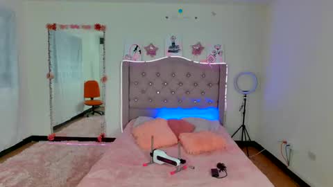 anniecutte online show from 12.30.24