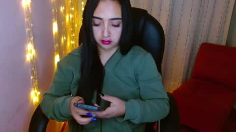 Snapshot of anniehh_ chatting on 01.19.25 Annie Independent model Hello all offline tokens are appreciated thank you for your support.33 online show from 01.19.25