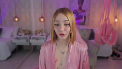 Snapshot of anniita_ chatting on 12.30.24 VIVIANNA online show from 12.30.24