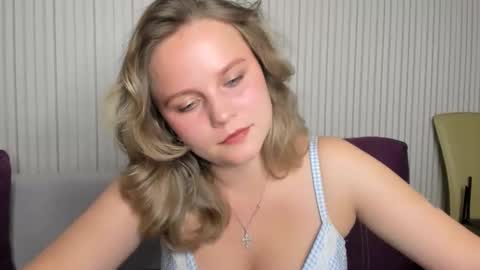 Snapshot of anny_love_you chatting on 09.22.25 anny_love_you online show from 09.22.25