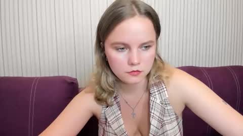 Snapshot of anny_love_you chatting on 09.29.25 anny_love_you online show from 09.29.25