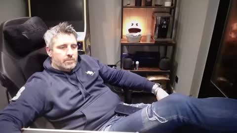 Snapshot of anonymousblokeuk chatting on 12.22.24 anonymousblokeuk online show from 12.22.24