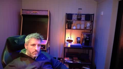 Snapshot of anonymousblokeuk chatting on 02.13.25 anonymousblokeuk online show from 02.13.25