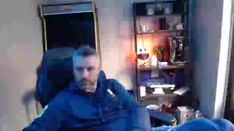 Snapshot of anonymousblokeuk chatting on 11.04.25 anonymousblokeuk online show from 11.04.25