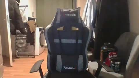 Snapshot of anonymousguy68_cam chatting on 02.19.25 Anonymousguy online show from 02.19.25