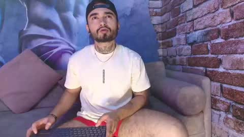 Snapshot of antoinemoretti chatting on 10.01.25 antoinemoretti online show from 10.01.25