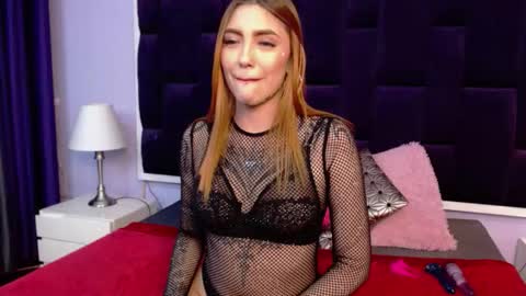 Snapshot of antonellabrith chatting on 10.01.25 antonella and sasha online show from 10.01.25