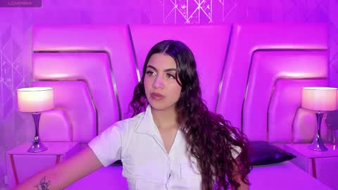Snapshot of antonellapowell chatting on 10.28.25   online show from 10.28.25