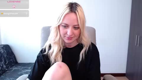 Snapshot of anttoniia chatting on 12.12.24 Antonia online show from 12.12.24