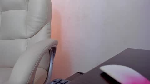 Snapshot of anyi_restrepo chatting on 12.12.24 Anyi online show from 12.12.24