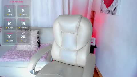 Snapshot of anyi_restrepo chatting on 10.10.25 Anyi online show from 10.10.25
