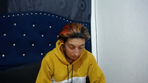 Snapshot of anyu_1306 chatting on 02.01.25 anyu online show from 02.01.25