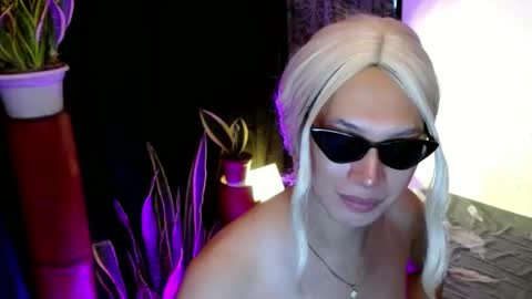 Snapshot of aphr0dite_x chatting on 12.03.24 Roman Goddess online show from 12.03.24