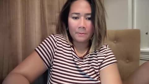 Snapshot of apple_pie_love chatting on 10.15.25 Anika online show from 10.15.25