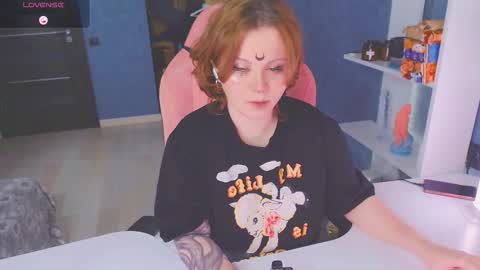 Snapshot of april_hentaigirl chatting on 10.26.25    my special content  online show from 10.26.25