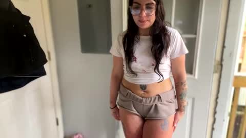 Snapshot of aprilanna chatting on 12.17.24 AnnaApril420 online show from 12.17.24