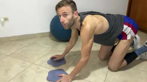 Snapshot of aquilesmade chatting on 12.29.24 Aquilesmade online show from 12.29.24