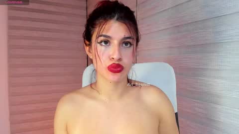 Snapshot of ari_bastett chatting on 12.23.24 Ariana online show from 12.23.24