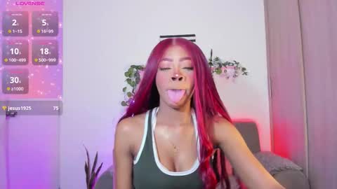 Snapshot of aria_brown_19 chatting on 10.16.25    ARIA    online show from 10.16.25