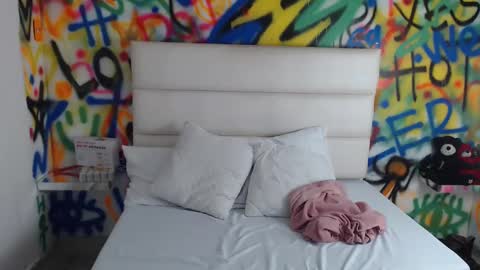 Snapshot of aria_martiin chatting on 12.15.24 aria online show from 12.15.24