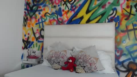 Snapshot of aria_martiin chatting on 01.24.25 aria online show from 01.24.25