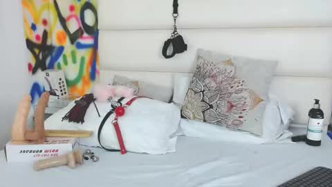 Snapshot of aria_martiin chatting on 02.28.25 aria online show from 02.28.25