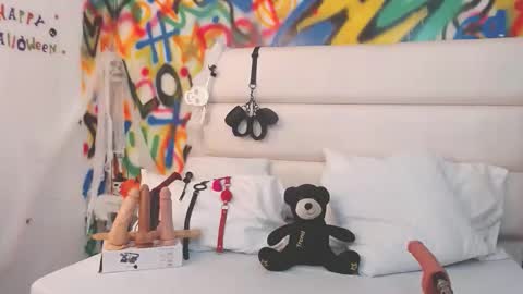 Snapshot of aria_martiin chatting on 10.15.25 aria online show from 10.15.25