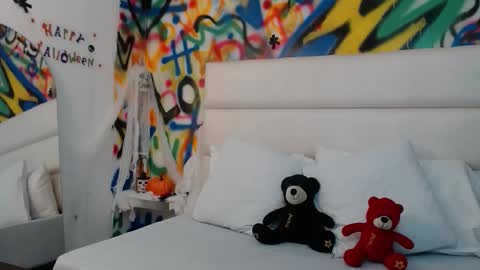 Snapshot of aria_martiin chatting on 10.17.25 aria online show from 10.17.25