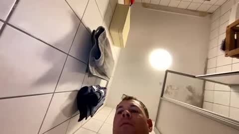 Snapshot of armyskater32 chatting on 09.12.25 armyskater32 online show from 09.12.25