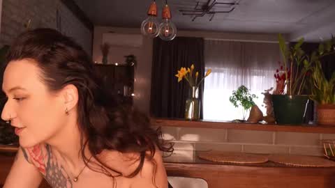 Snapshot of artegirlx chatting on 03.08.25 Maya online show from 03.08.25