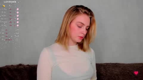 Snapshot of ashbunny_ chatting on 10.29.25 your pretty Ashley online show from 10.29.25