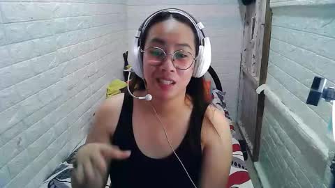 Snapshot of asian_sexydimples chatting on 10.12.25 Trixie online show from 10.12.25