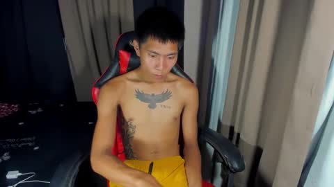 Snapshot of asianplayboyx chatting on 01.29.25 mark online show from 01.29.25