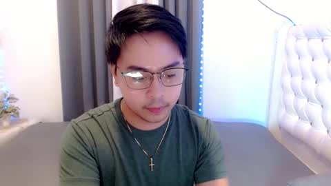 Snapshot of asianroy_x chatting on 12.13.24 Roy online show from 12.13.24