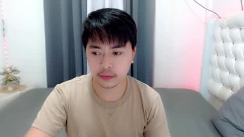 Snapshot of asianroy_x chatting on 12.16.24 Roy online show from 12.16.24