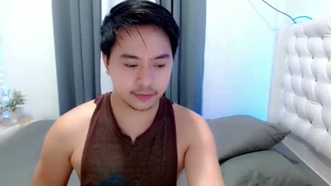 Snapshot of asianroy_x chatting on 12.19.24 Roy online show from 12.19.24