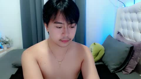 Snapshot of asianroy_x chatting on 01.13.25 Roy online show from 01.13.25