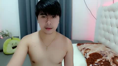 Snapshot of asianroy_x chatting on 01.18.25 Roy online show from 01.18.25