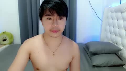 Snapshot of asianroy_x chatting on 01.19.25 Roy online show from 01.19.25