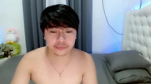 Snapshot of asianroy_x chatting on 02.01.25 Roy online show from 02.01.25