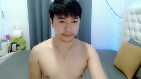 Snapshot of asianroy_x chatting on 02.20.25 Roy online show from 02.20.25