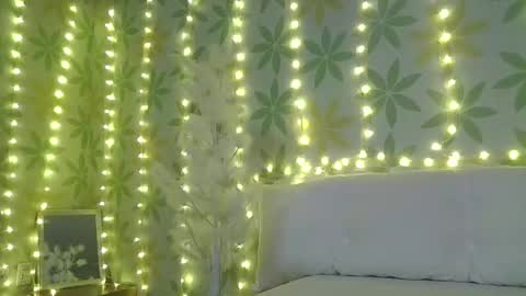 Snapshot of asianshiny chatting on 01.29.25 Alice online show from 01.29.25